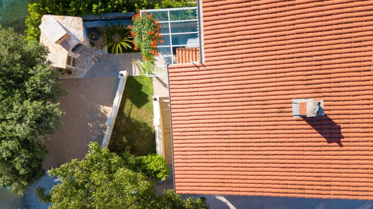 Apartment Iva With Sea View Makarska Exterior foto