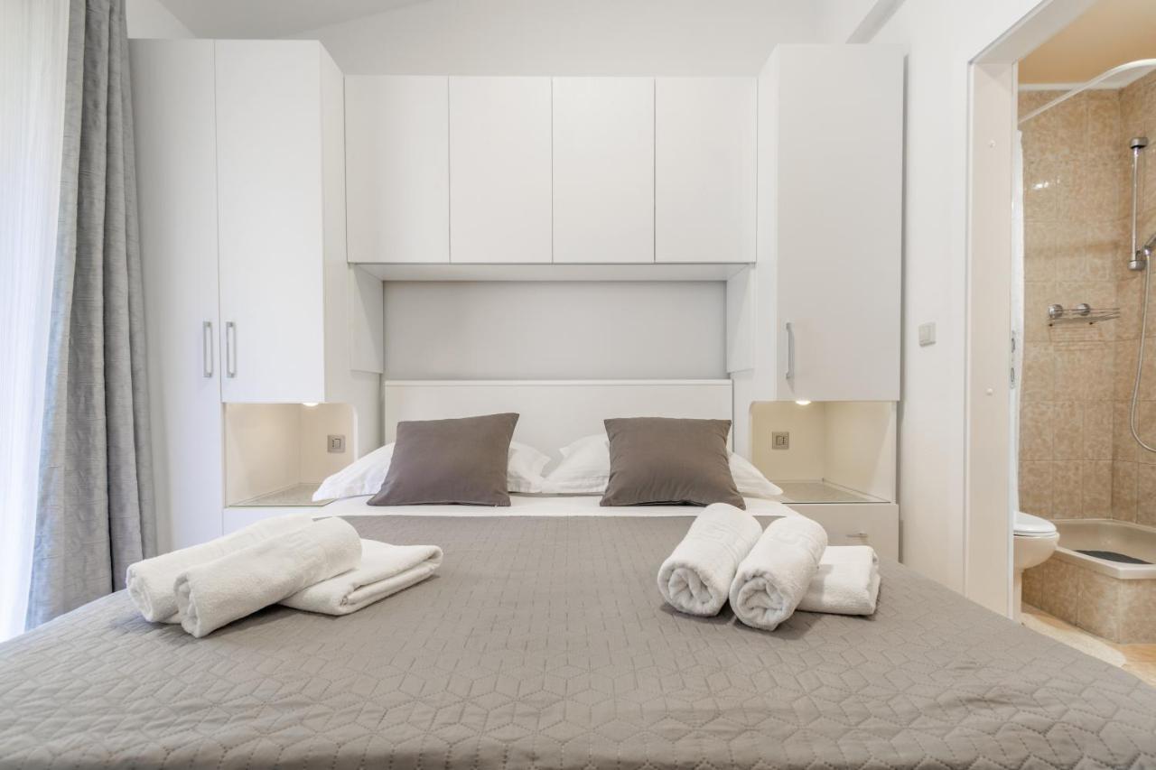 Apartment Iva With Sea View Makarska Exterior foto