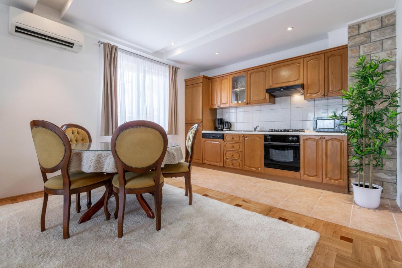 Apartment Iva With Sea View Makarska Exterior foto