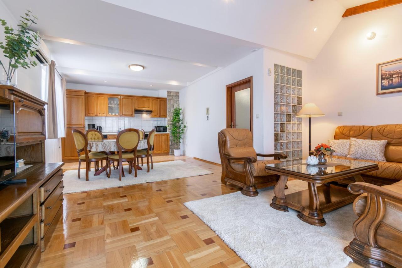 Apartment Iva With Sea View Makarska Exterior foto